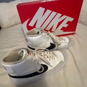 Nike Blazer Mid 77’ Size 6Y-Women’s 7.5